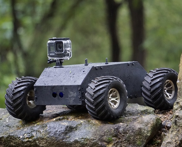 Nevon越野冒险机器人与行动相机